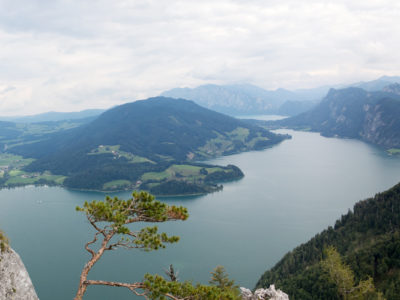 Kind schönes Panorama und Seeenlandschaft