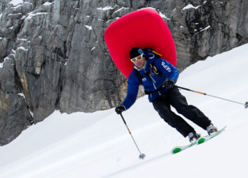 Thumbnail http://Skifahrer%20mit%20Lawinenairbag