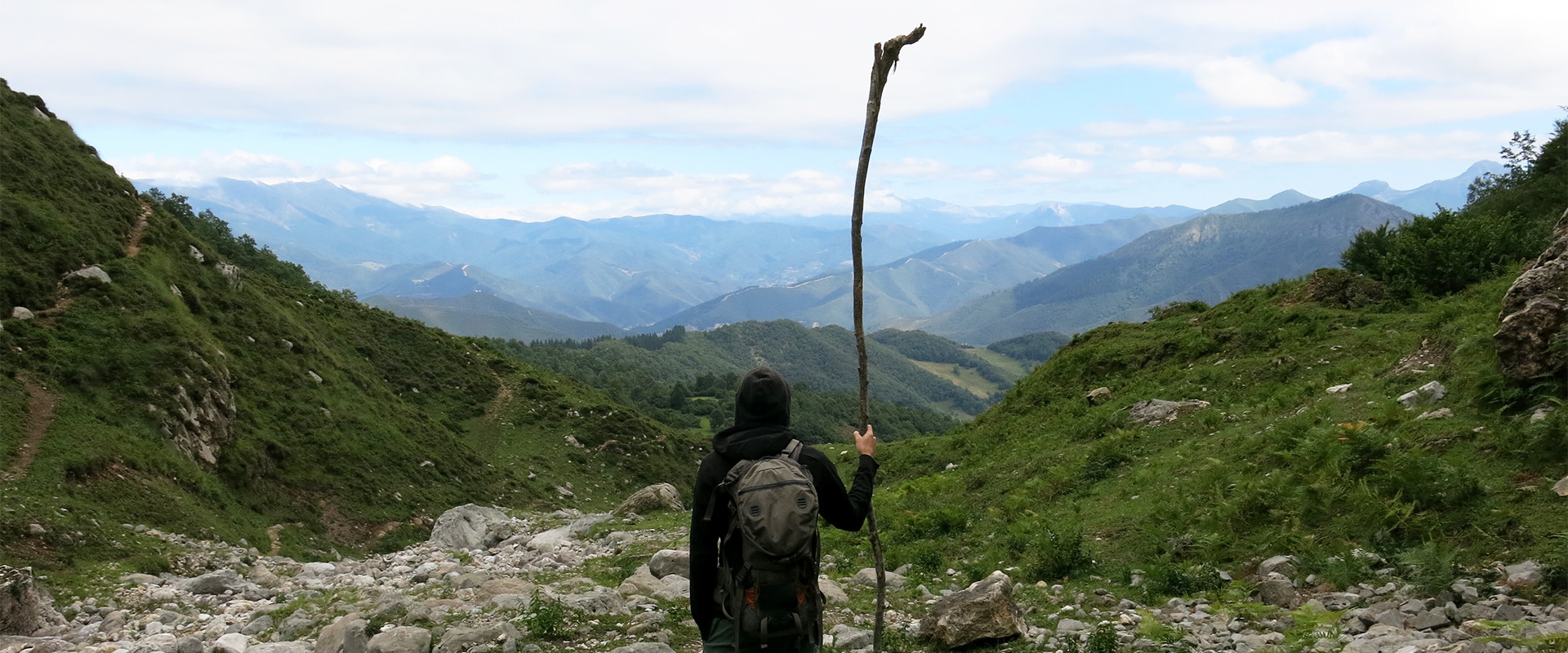 Martin Pühringer bei einer Wanderung mit einem großen
