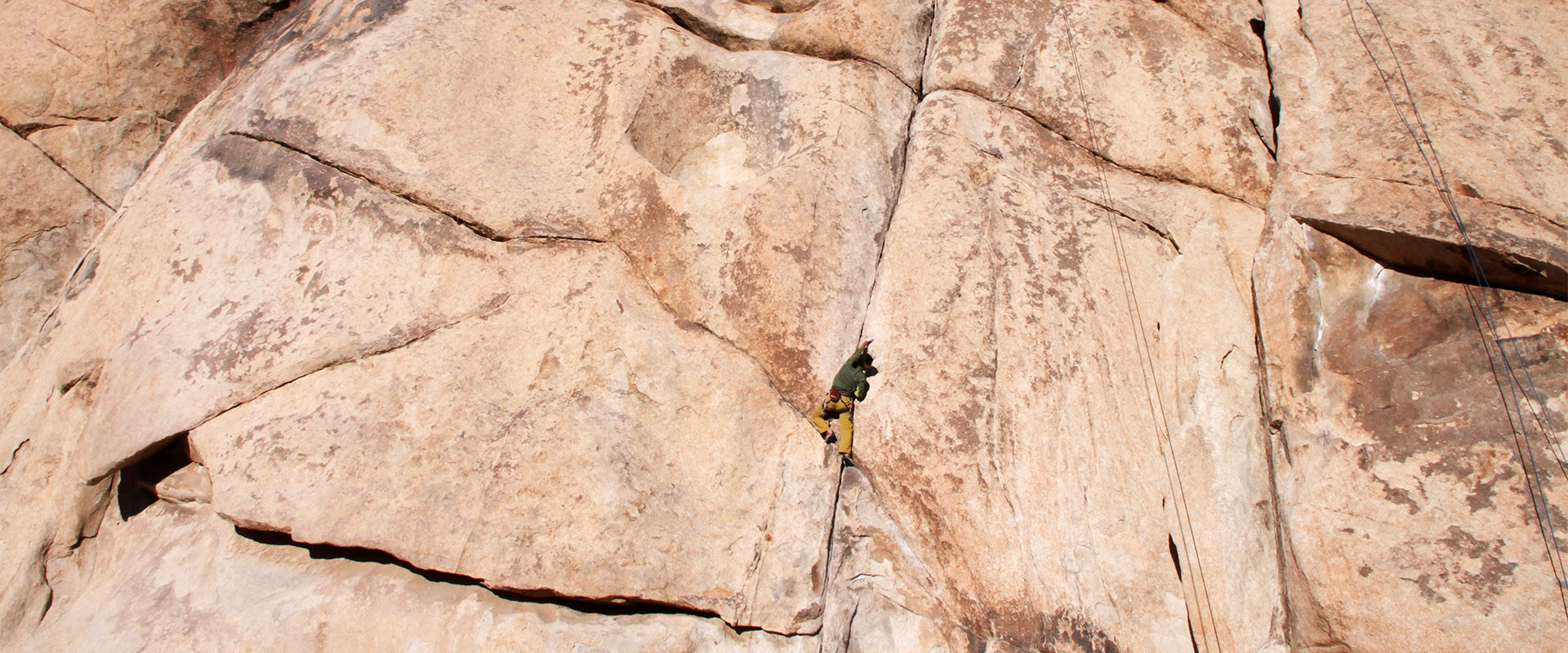 Rissklettern in Amerika mit Andreas Widauer in einem Riss