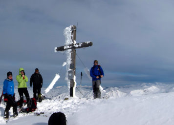 Thumbnail http://Skitourengeher%20am%20Gipfelkreuz