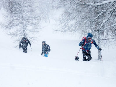 Skitourengeher im Schneegestöber