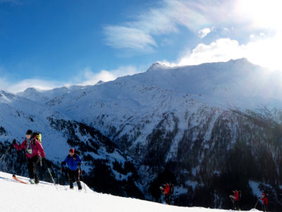 Skitourengruppe im Aufstieg