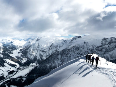 Skitourengeher am Grat