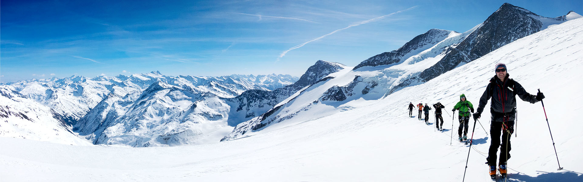 Skitourengruppe am Großvenediger mit Sonnenschein