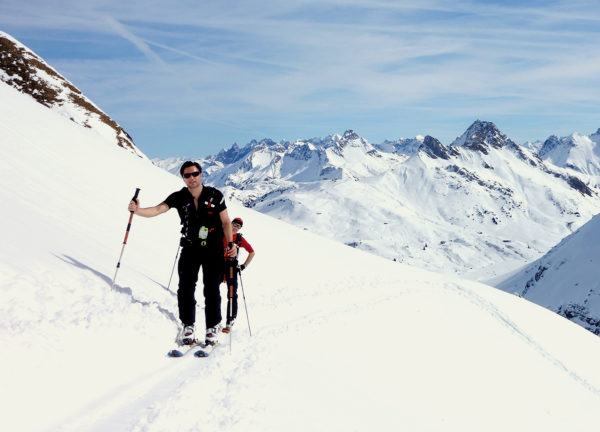 Zwei Skitourengeher im Aufstieg