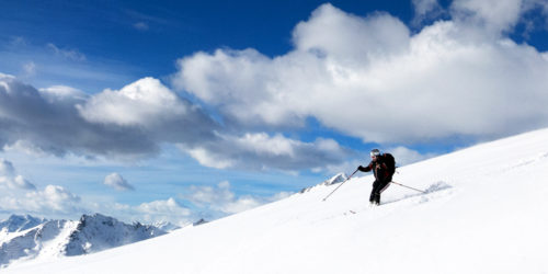 Skitourengeher bei Abfahrt