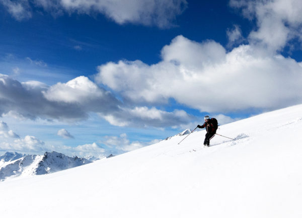 Skitourengeher bei Abfahrt