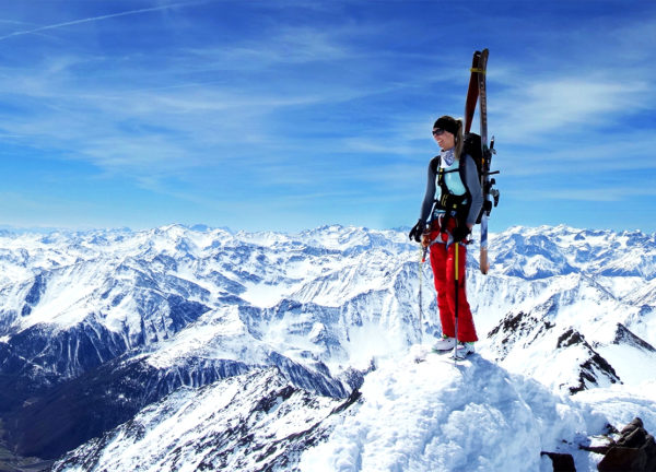 Skitourengeherin auf Gipfel