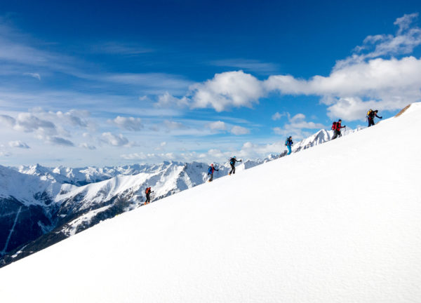 Skihochtourengeher im Aufstieg