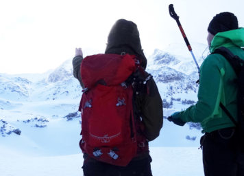 Thumbnail http://Zwei%20Skitourengeher%20bei%20Hangbeurteilung