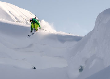 Thumbnail http://Skifahrer%20beim%20Sprung