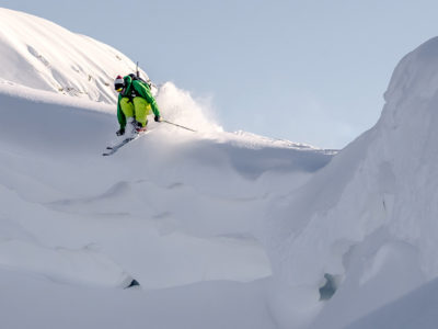Skifahrer beim Sprung
