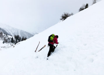 Thumbnail http://Lawinenverschüttetensuche%20an%20einem%20Lawinenkegel%20in%20der%20Grobsuche.