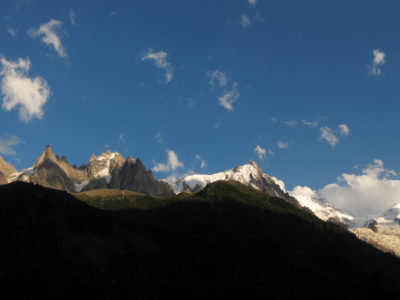 Bergkette am Mont Blanc mit Aiguille de Midi.
