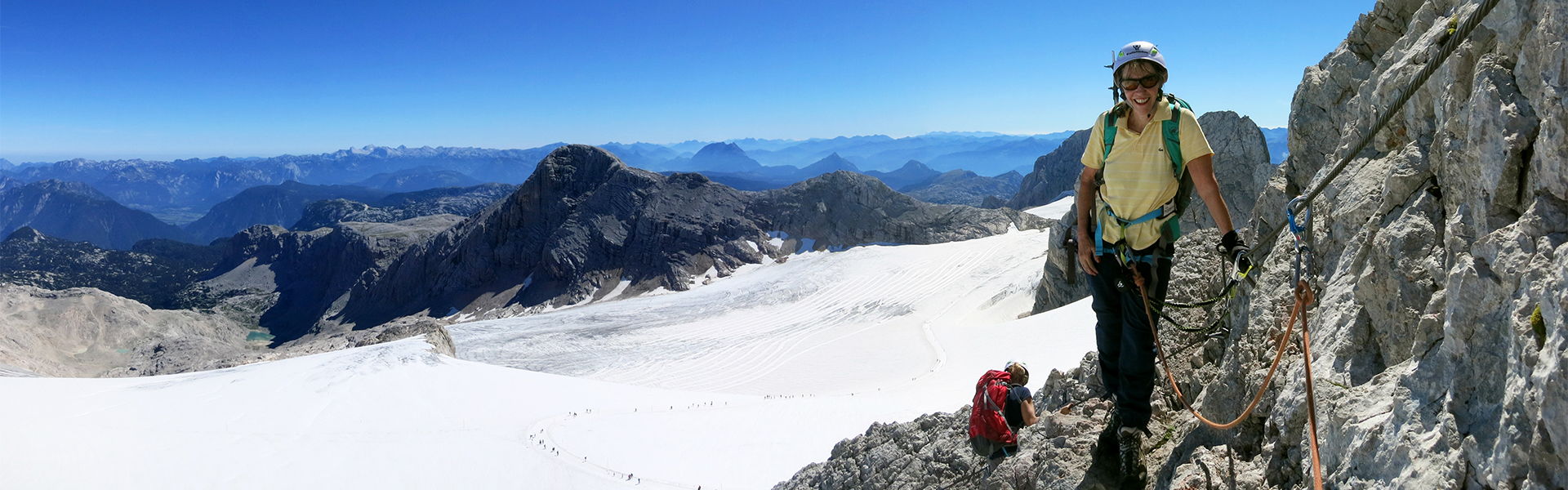 Bergsteigerin am Schultersteig auf den Dachstein