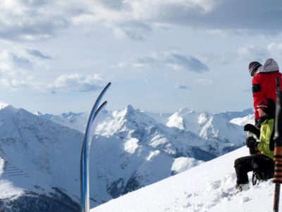Gipfelrast, Jause und Panorama bei einer Skitour