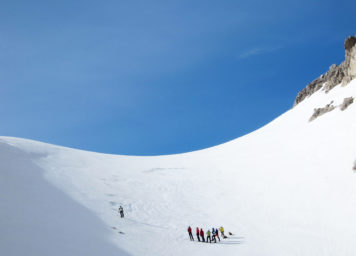 Thumbnail http://Gruppe%20Bergsteiger%20übt%20im%20Dirndlkolk